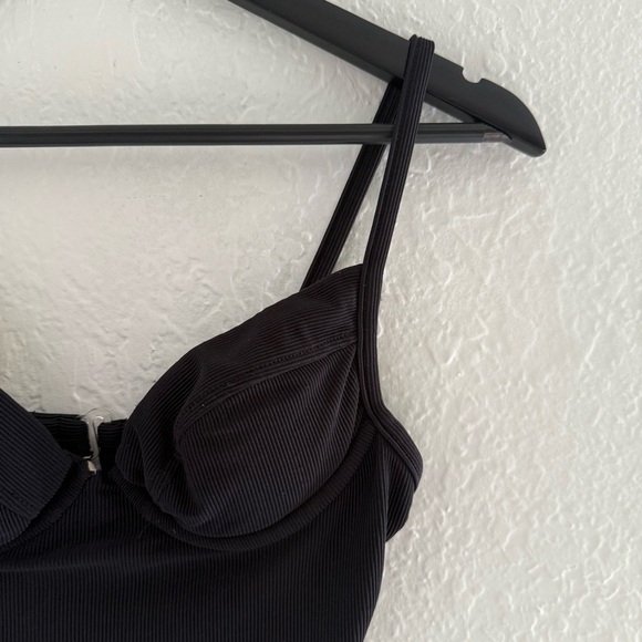 Vintage Ribbed Black Top - Picture 2 of 3